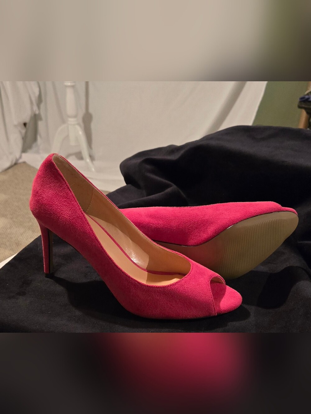 Women’s Open-Toe Suede Pumps in Hot Pink